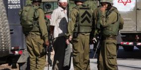 الاحتلال يعتقل مواطنا من بيت أمر شمال الخليل