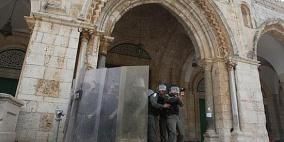 مخابرات الاحتلال تستدعي ثلاثة حراس بالمسجد الأقصى