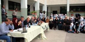 قلقيلية: المحافظ يلقي محاضرة حول الانتماء لطالبات مدرسة الشمياء