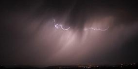 صور للبرق  في مدينة رام الله امس