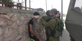 الاحتلال يعتقل شاب من بلدة بيت أمر