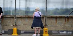 عجوز سبعينية المشجع الوحيد الذي استقبل منتخب إنجلترا