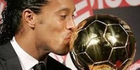 بعد مرور 7 أعوام على ذكرياته رونالدينهو مازال "ينثر" سحره