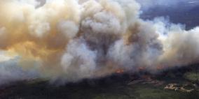 حرائق كندا وتوترات ليبيا ترفع النفط والدولار يقيده