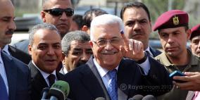 لجنة الانتخابات تعلن بدء العملية الانتخابية والرئيس محمود عباس يدلي بصوته