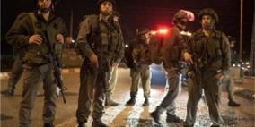 الاحتلال ينصب حاجزاً عسكرياً ويغلق طريق قلقيلية ـ نابلس