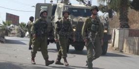 الاحتلال يغلق عدة طرق في بلدة بيت أمر