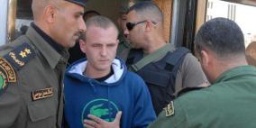 الارتباط يؤمن عائلة من اعتداء المستوطنين وصحفيين في نعلين