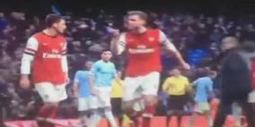 صديق أوزيل يعنفه بقوة بسبب "تجاهله" للجماهير !