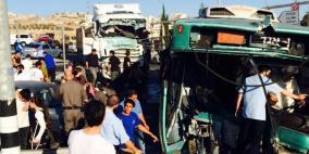 بالصور: 16 اصابة في حادث سير شمال القدس