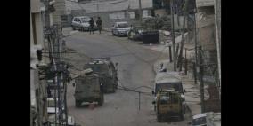 محدث- اقتحام مخيم الفوار.. 40 اصابة بالرصاص الحي