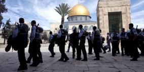 مئات المستوطنين يقتحمون الأقصى