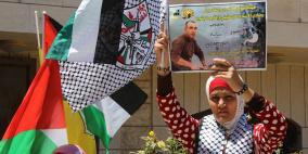 وقفة تضامنية مع الأسرى المضربين في الخليل