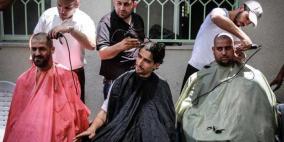 شبان في غزة يحلقون رؤوسهم تضامنًا مع أطفال مصابين بالسرطان