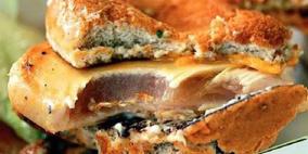 إتلاف 32 طن من الأغذية الفاسدة بغزة خلال الشهر الماضي