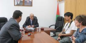 قلقيلية : نائب المحافظ يلتقي وفدا فرنسيا  ويطلعه على واقع المحافظة