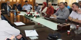 رئيس بلدية طولكرم يجتمع وأصحاب المحال التجارية الواقعة بمحيط ميدان" عبد الناصر"