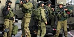 قوات الاحتلال تعتقل خمسة مواطنين من عزون شرق قلقيلية