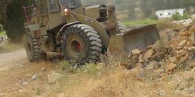 الاحتلال يغلق عدة طرق فرعية قرب بيت أمر