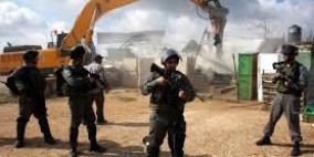 الاحتلال يخطر مواطنا بهدم منزله غرب بيت لحم