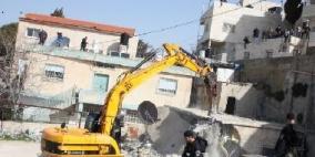 الاحتلال يهدم منزلين وبئر مياه وحظيرة أغنام في الخليل