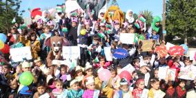 أطفال غزة يحتفلون بيوم الطفل العالمي بعيون حزينة