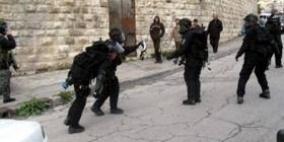 طواقم بلدية الاحتلال وقوة معززة تقتحمان حي البستان بسلوان