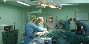 أب يناشد بمساعدة ابنتاه اللتين تعانيين من مرض نادر