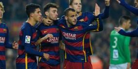 برشلونة يعلن رحيل مهاجمه