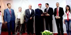 الطائفة السامرية تكرم رئيس مجلس إدارة بنك فلسطين وتمنحه وسام 'مفتاح جرزيم'