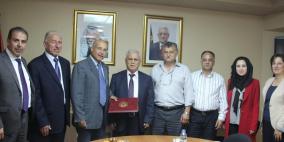 "القدس المفتوحة" والحزب الديمقراطي العربي يوقعان مذكرة تفاهم