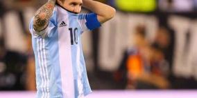 رئيس الأرجنتين لميسي: تراجع عن قرارك!
