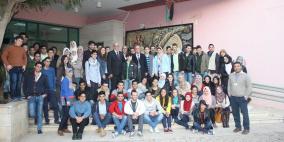 طبيلة  يحاور المجلس التطوعي الشبابي ويستمع إلى مطالبهم