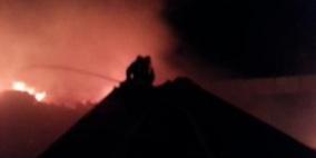 السيطرة على حريق مواد صحية وبلاستيكية في صانور