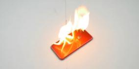 اختبار قاسي لأيفون 7 الأحمر