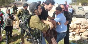 الاحتلال يقمع مسيرة المعصرة السلمية المناهضة للجدار