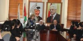 بلدية نابلس تستقبل طالبات المدارس ضمن مشاريع مؤسسة انجاز