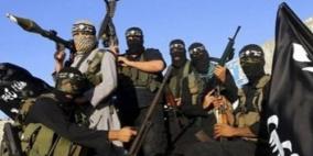 شاهد.. "داعش" تدهس علم فلسطين بالأقدام