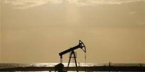 انتعاش النفط الأمريكي قريبا من 100 دولار مع هبوط مخزونات الخام