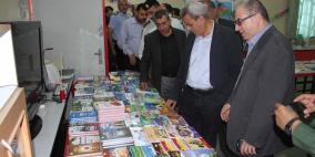 قلقيلية: المحافظ يفتتح معرضا ثقافيا للكتاب