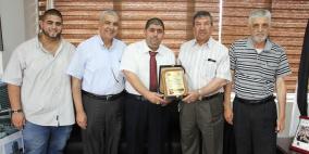 شركة ربحي الحجة تكرم رئيس بلدية البيرة