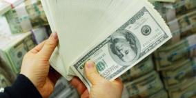 الدولار يرتفع أمام الين بعد أنباء عن قرب رفع الفائدة