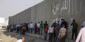 آلاف المصلين يتوافدون للأقصى لإحياء ليلة القدر عبر حاجز قلنديا