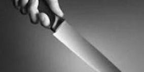 قتل صديقه طعناً في مزاح بالسكاكين