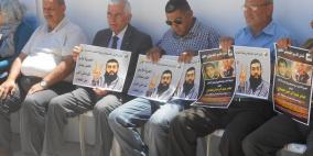 بالصور: وقفة تضامنية مع الأسير خضر عدنان بالخليل