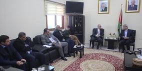 قلقيلية: المحافظ يلتقي وزير النقل والمواصلات ويطلعه على واقع المحافظة