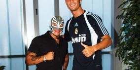 المصارع ري مستيريو: أستطيع إيقاف ميسي ورونالدو بحركة "سيكس وان ناين"