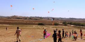 على حدود غزة.. اطلاق طائرات ورقية تُطالب بالإفراج عن "الحلبي"