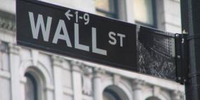 "وول ستريت" تنخفض وتنهي أسوأ أسبوع لها منذ آب