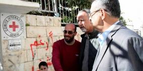 محافظ طولكرم يؤكد على دور اللجنة الدولية للصليب الأحمر بمتابعة قضايا الأسرى